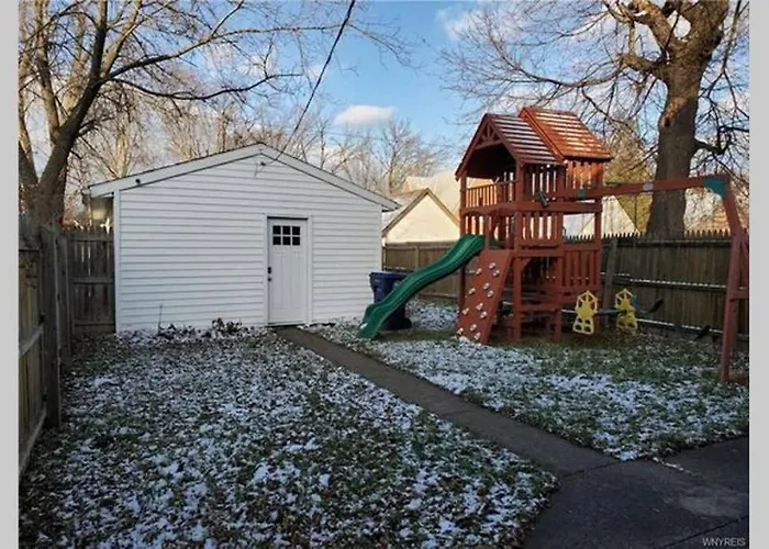 Luxury Private Home In The Heart Of Niagara Falls