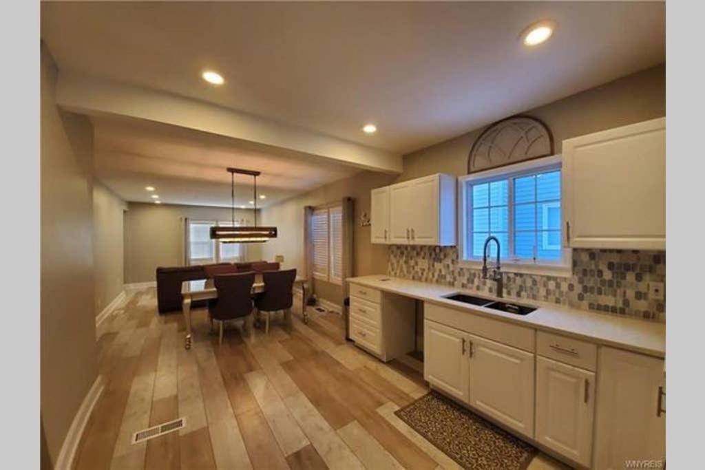 Luxury Private In The Heart Of Holiday home Niagara Falls